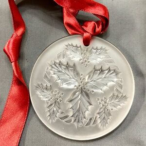 Lalique christmas ornament, Signed, holly mistletoe , Clear Crystal, 2014, 2 5/8